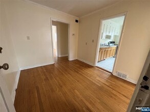 Building Photo - 138 Midland Pl