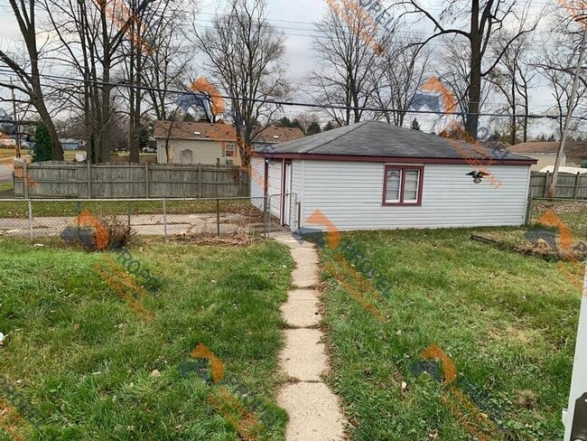 Building Photo - 13922 Couwlier Ave