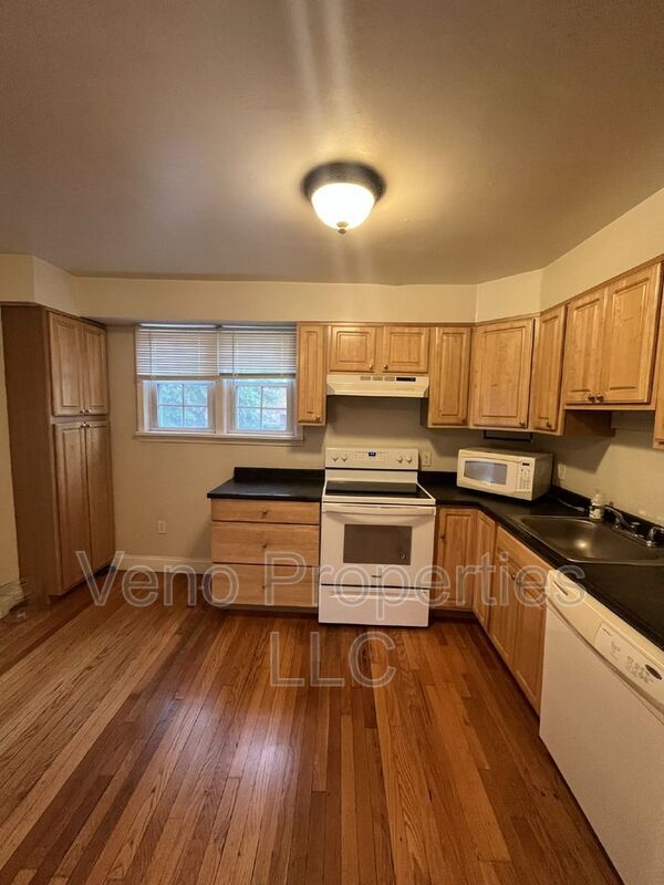 Building Photo - 1688 Western Ave