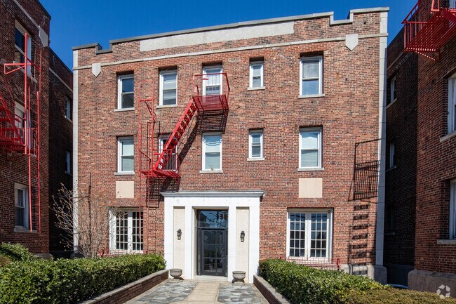 Foto del edificio - 477 Merrick Rd
