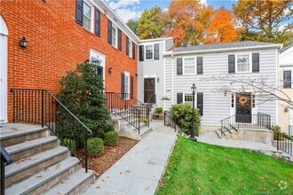 Building Photo - 60 Greenwich Hills Dr