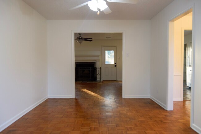 Building Photo - 108 Mayfair Cove