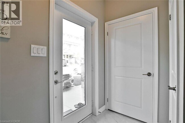 Building Photo - 65 Esplanade Ln