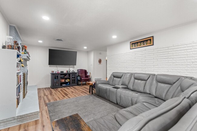 Foto del edificio - Spacious 3-Bedroom Home for Rent – Annaville Area