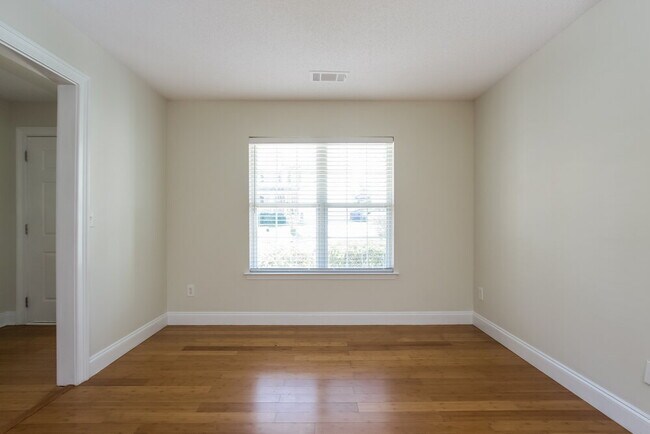 Foto del edificio - 118 Bainbridge Ct