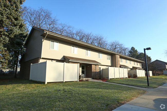 Building Photo - Maple Village Apartments