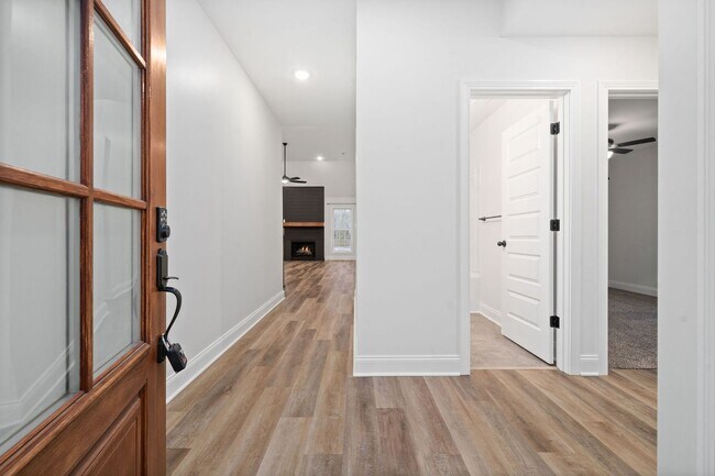 Foto del edificio - Pet Friendly Three Bedroom with Bonus!