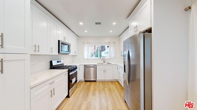 Foto del edificio - 4735 Nob Hill Dr