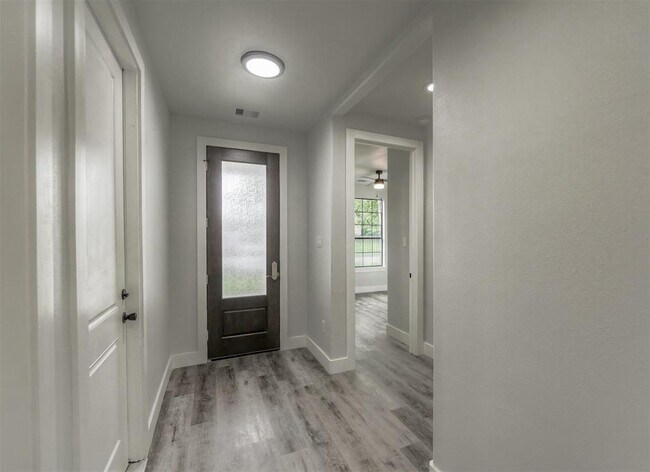 Foto del edificio - 3821 Mainer St