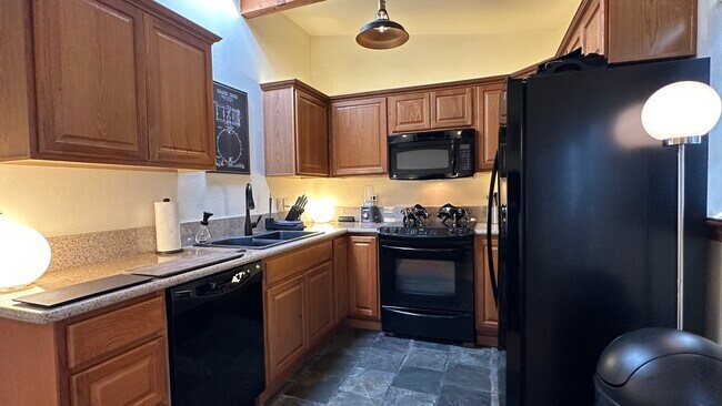 Foto del edificio - 26065 Adamor Rd