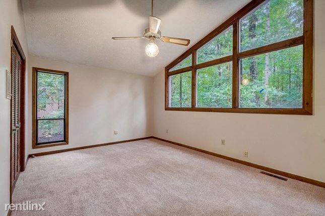 Foto del edificio - 1309 Laurel Cliff Dr SE