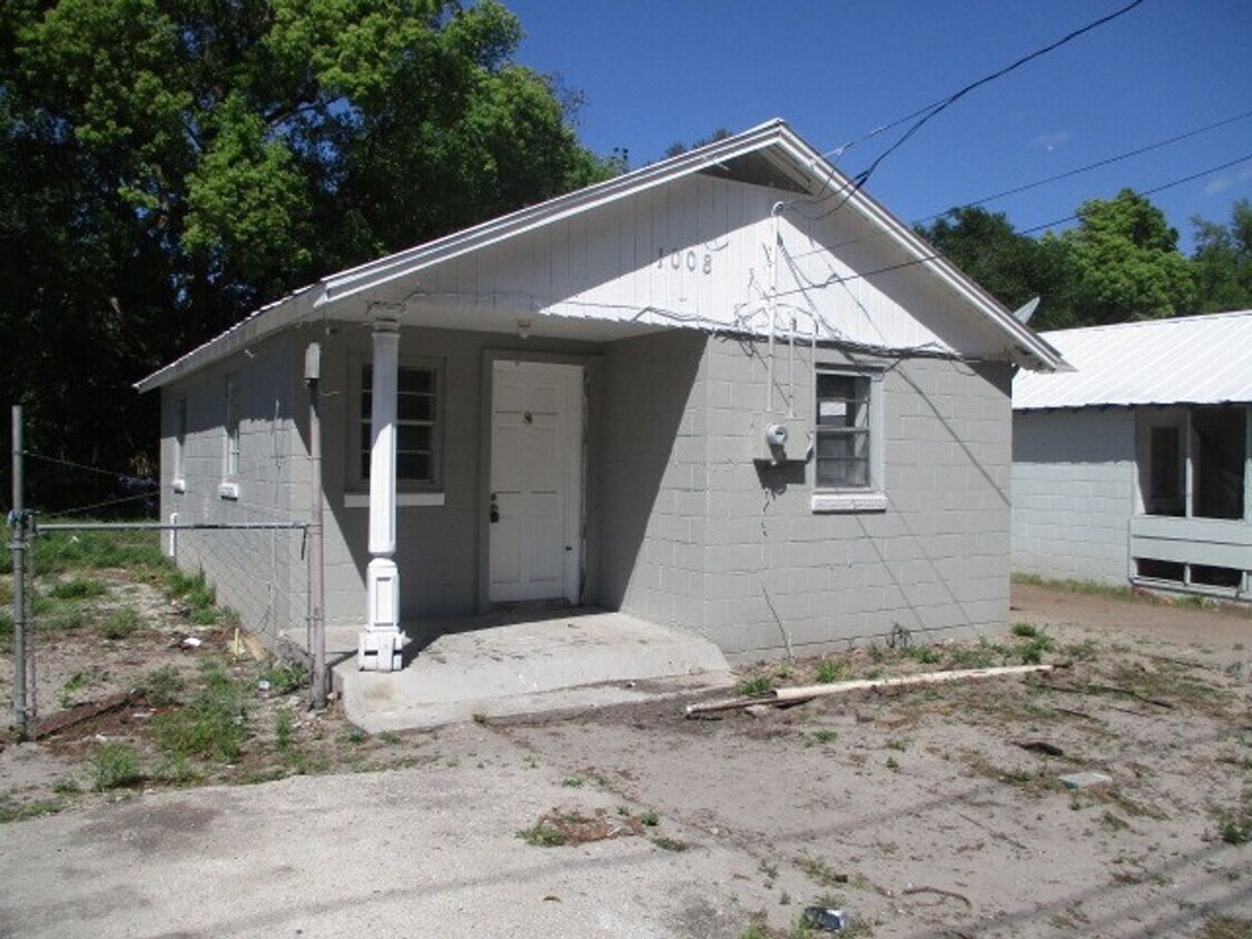 2 bedroom, 1 bathroom House in Deland House Rental in DeLand, FL