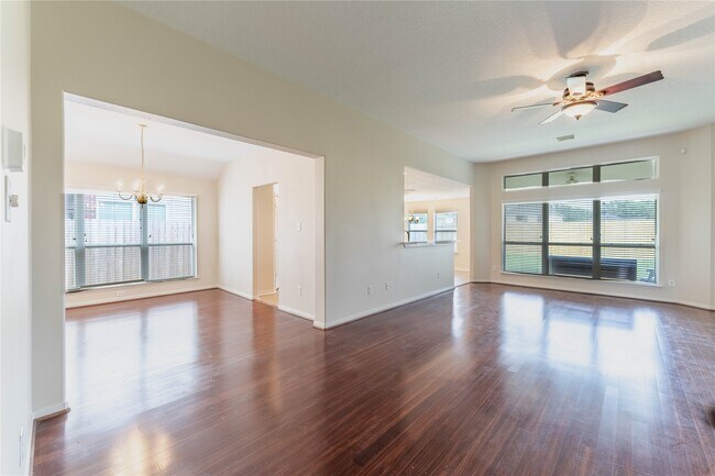Building Photo - 15334 Redbud Dale Ct