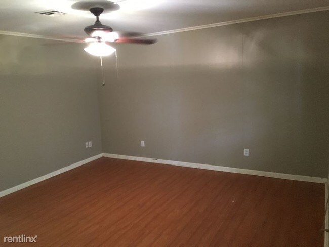 Foto del edificio - 600 E St Mary Blvd