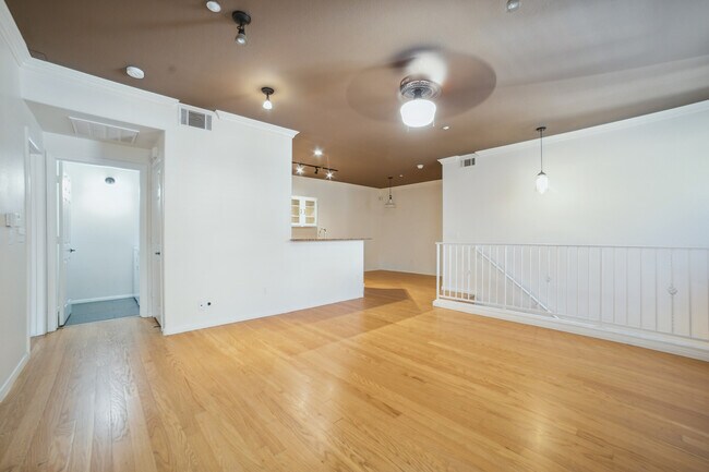 Foto del edificio - 5855 Valley Dr