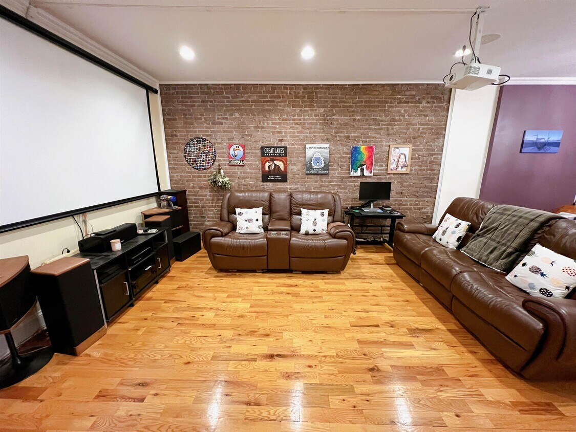 Foto principal - 1002 Washington St