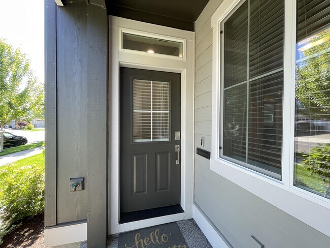 Building Photo - 6473 SE Genrosa St