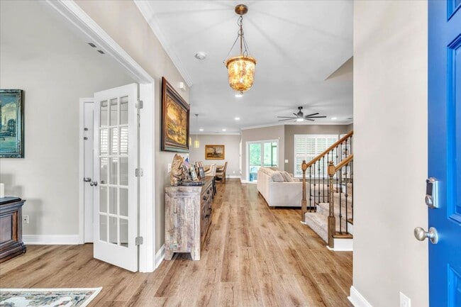 Building Photo - Gorgeous 4 Bed/2.5 Bath in Waterways Towns...