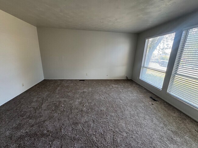 Foto del edificio - Beautiful Sandy duplex for rent!