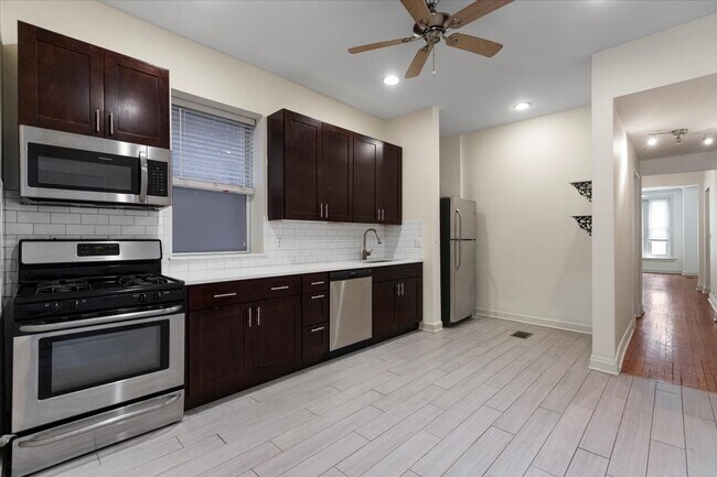 Foto del edificio - 3045 N Kenmore Ave