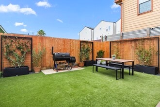 Building Photo - 5907 Kiam St