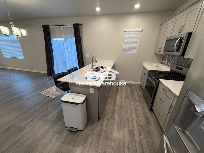 Building Photo - 7851 W Walk About Way