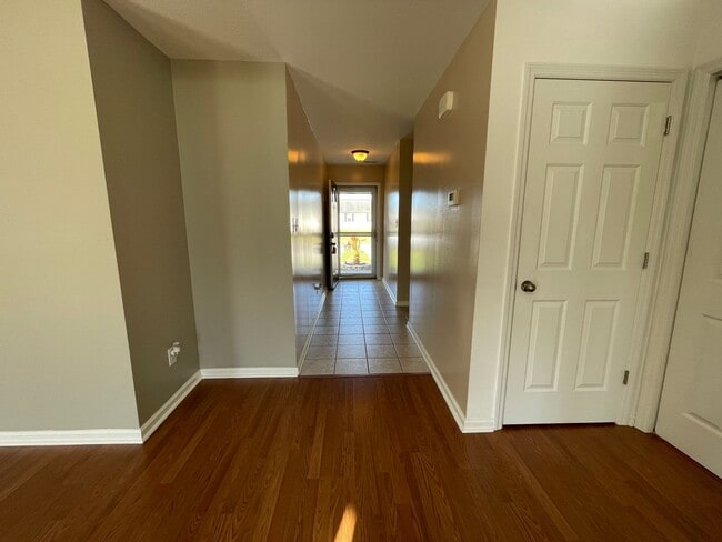 Building Photo - Absolutely Adorable!