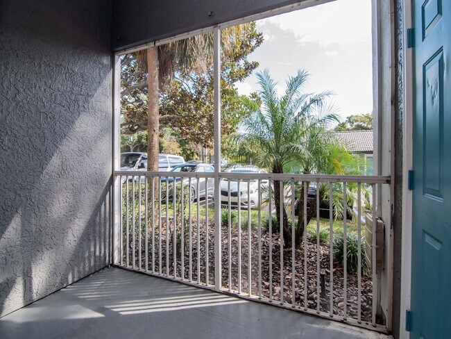 Foto del edificio - Ground Floor 2 Bedroom 1 Bathroom in Riverview, FL - Walk to Riverview Theater