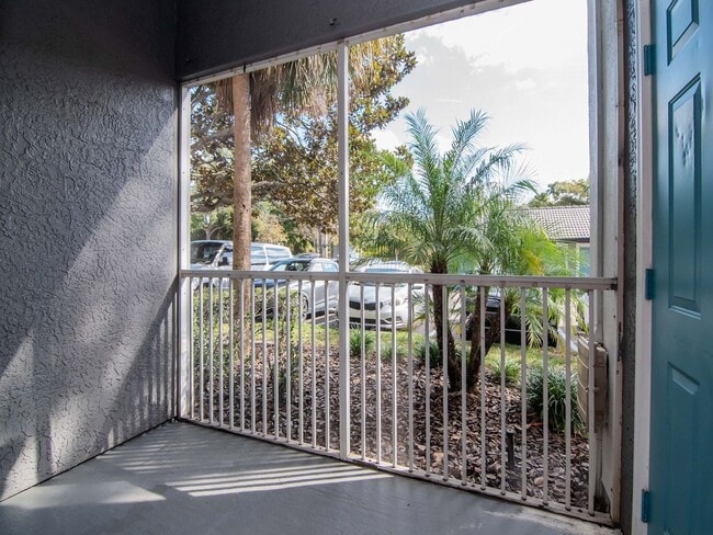 Building Photo - Ground Floor 2 Bedroom 1 Bathroom in Riverview, FL - Walk to Riverview Theater