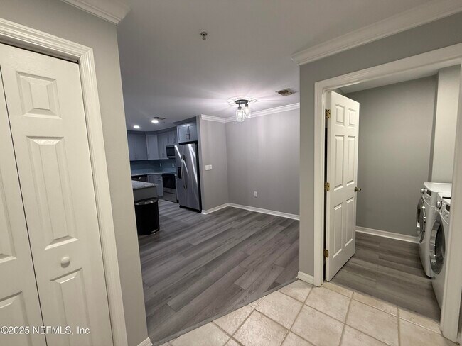 Foto del edificio - 3591 Kernan Blvd S