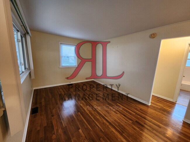 Foto del edificio - 2436 Charlemagne St