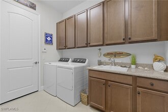 Building Photo - 9475 Isla Bella Cir