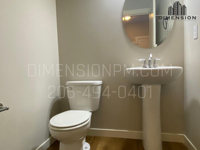 Foto del edificio - Spacious 4 Bed, 2.5 Bath Home with Garage ...