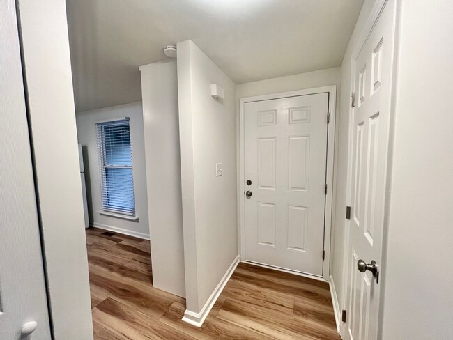 Foto del edificio - Newly Remodeled 3BD, 3.5BA Raleigh Townhom...