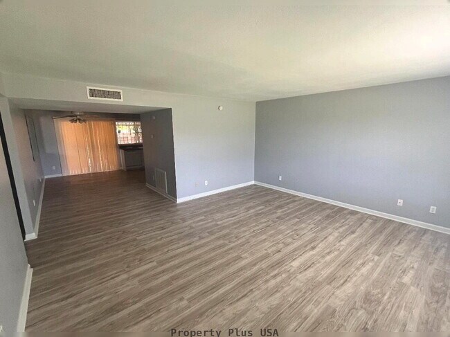 Foto del edificio - "Charming 2-Bed, 2-Bath Oasis in Phoenix – Cozy Comfort Awaits!"