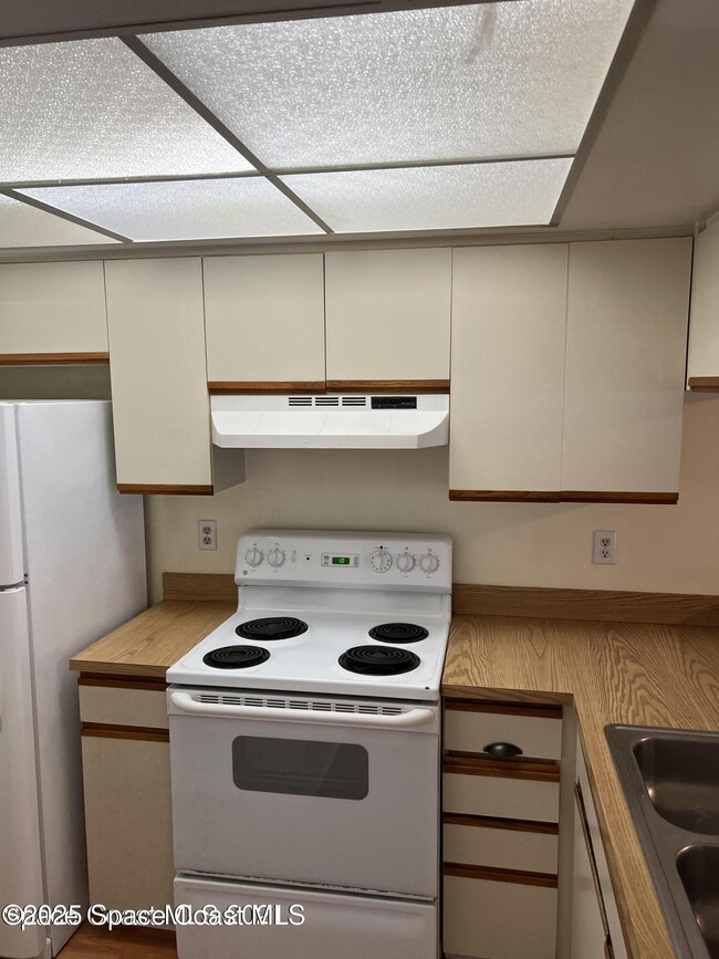Building Photo - 3036 Sir Hamilton Cir