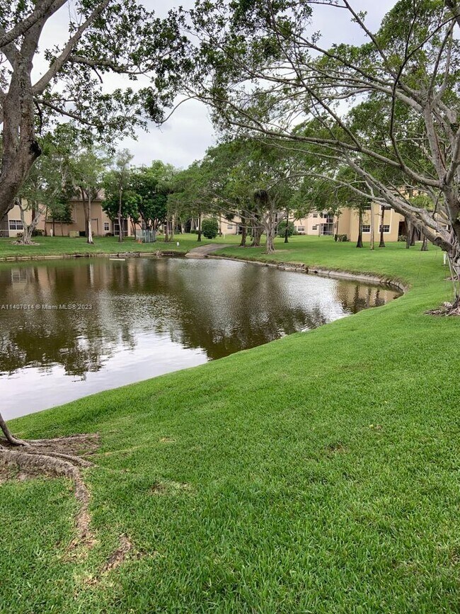 Building Photo - 840 Cypress Park Way
