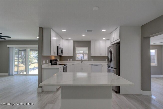 Foto del edificio - 983 Beechfern Ln