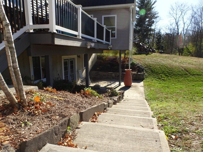 Building Photo - 99 Commons Rd