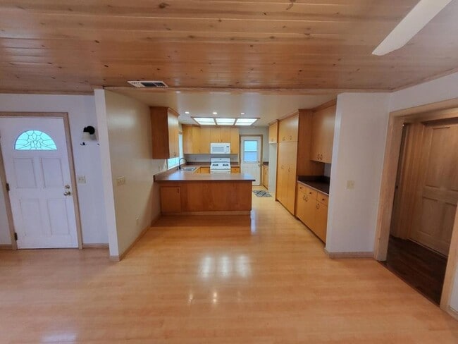 Foto del edificio - 10800 Atwood Rd