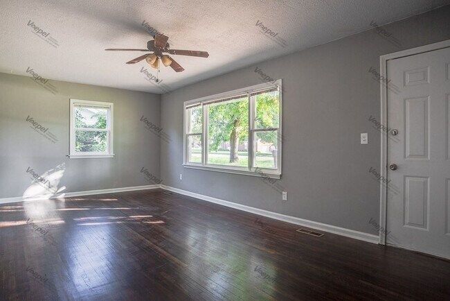 Building Photo - Gorgeous 3 Bedroom/1 Bath Independence Hom...