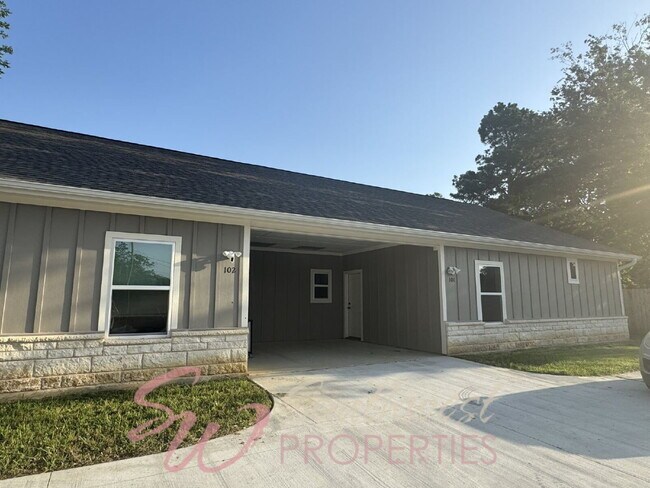 Foto del edificio - New 4BR/2.5BA Home – Perfect for Roommates, Walk to Campus!