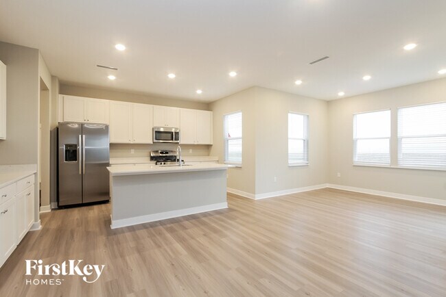 Building Photo - 2464 S Carlota Dr