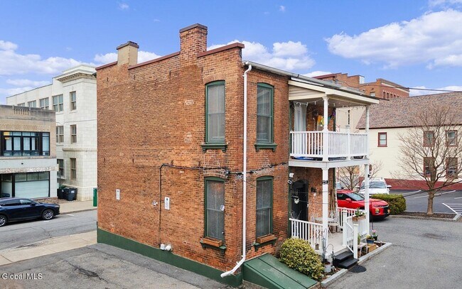 Foto del edificio - 153 Barrett St