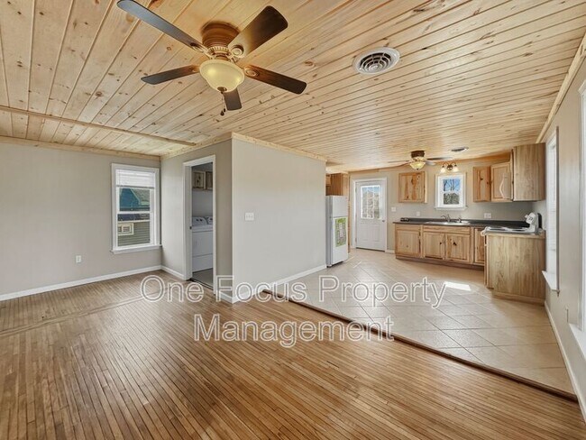 Building Photo - 520 Shaw St