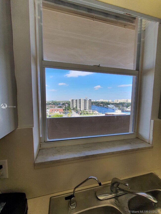 Foto del edificio - 3100 NE 49th St