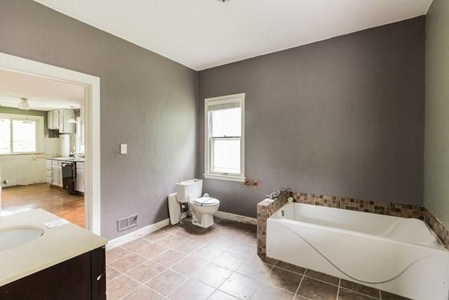 Building Photo - 206 Sylvan Ct