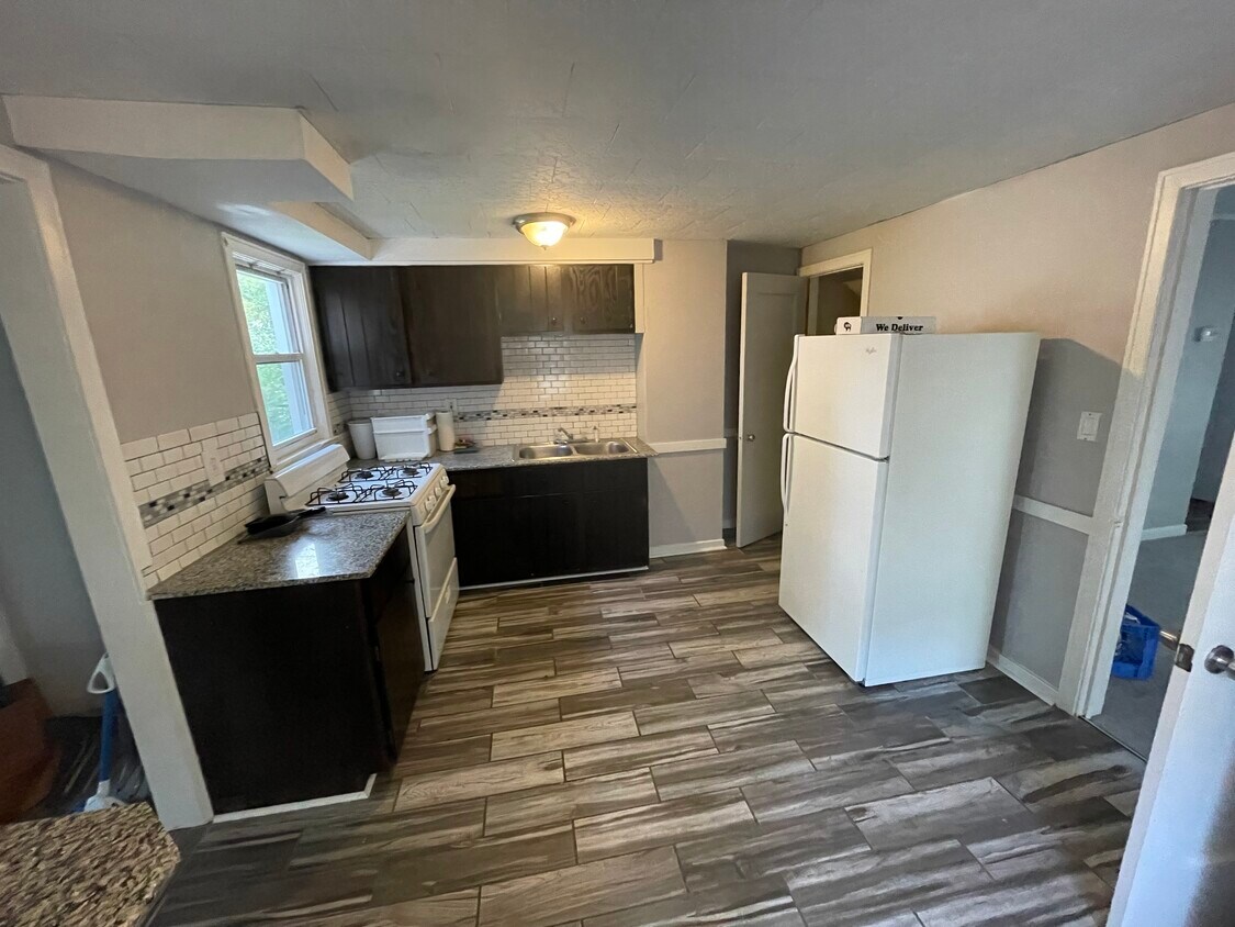 Kitchen - 619 Starin Ave