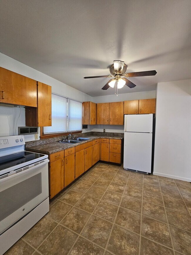 Foto del edificio - 3 BD | 1 BA | HOUSE | ATTACHED GARAGE | SO...