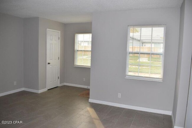 Foto del edificio - 4006 E 11th St